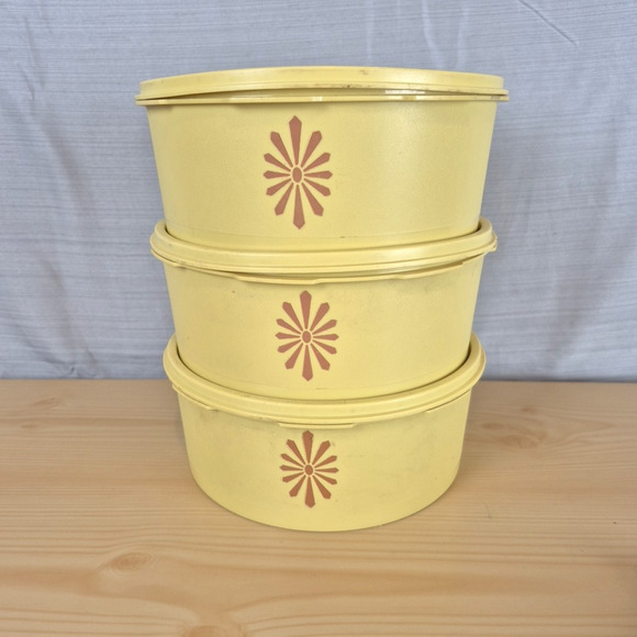 Vtg Tupperware 8" Round Containers Servalier Lid Gold Brown Starburst Lot of 3 - Picture 1 of 16
